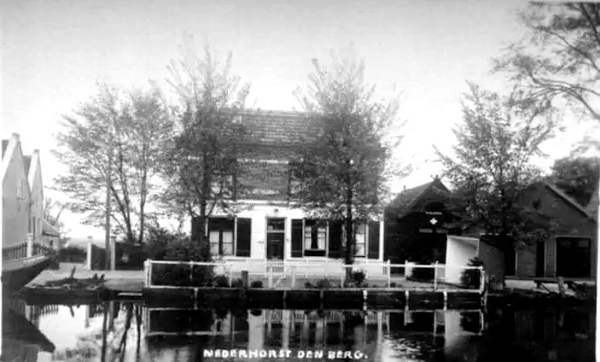 1920 - Woonhuis De Uitvlucht toen woonhuis van dokter van Dongen Woonhuis aan de Reevaart Archiefnr 1-5-7 Bron Historischekring